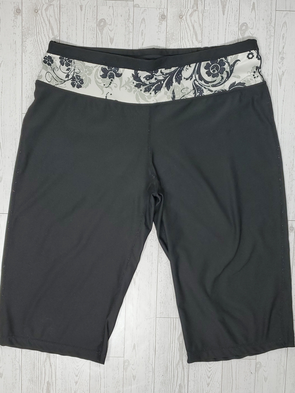 Black REVERSIBLE Women's Capri Shorts with Floral Waistband Women's Large